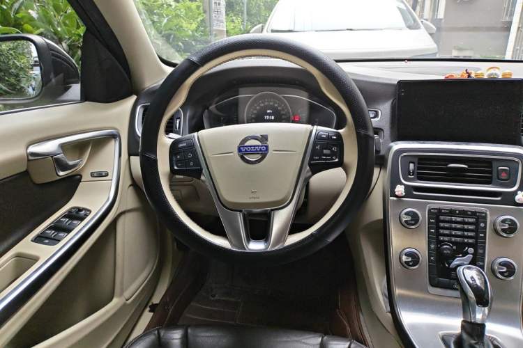 Used Volvo S60 2015 S60L 2.0T Zhiyuan Edition Steering Wheel
