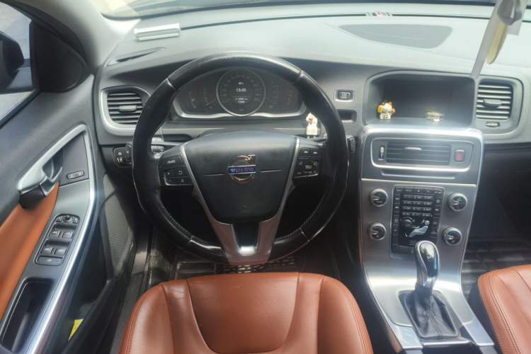 Used Volvo S60 2015 S60L 2.0T Zhiyuan Edition Steering Wheel
