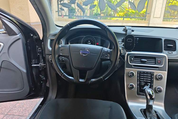 Used Volvo S60 2015 S60L 2.0T Smart Drive Edition Steering Wheel