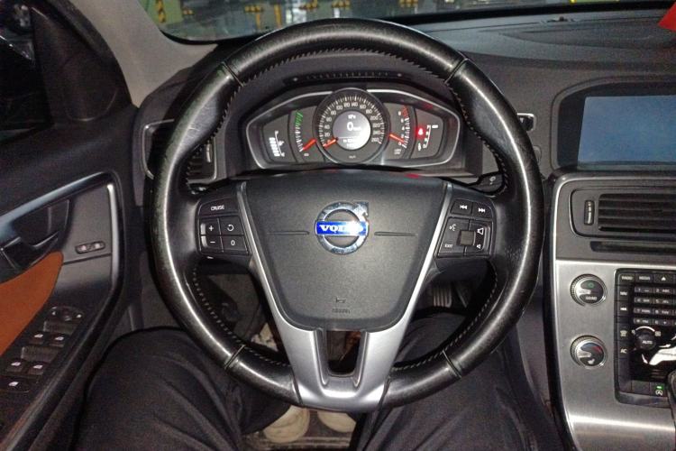 Used Volvo S60 2015 S60L 2.0T Zhiyuan Edition Steering Wheel