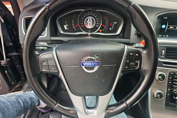 Used Volvo S60 2015 S60L 2.0T Zhiyuan Edition Steering Wheel