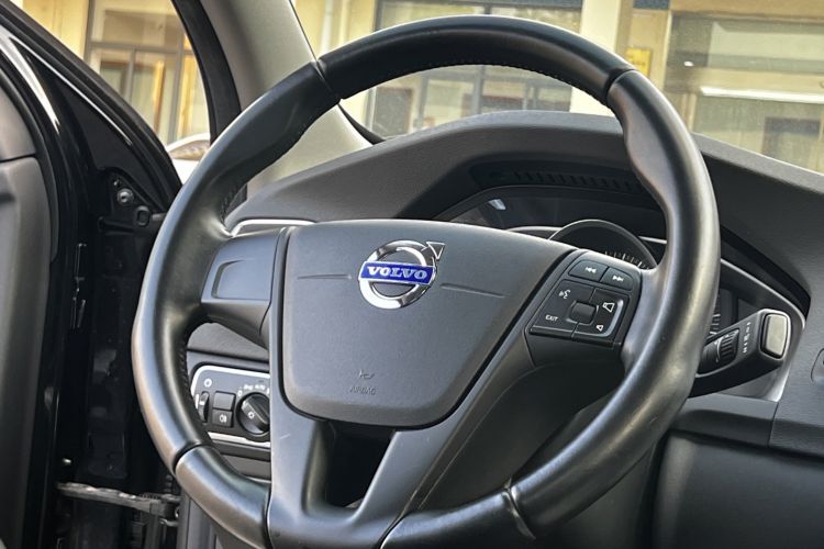 Used Volvo S60 2015 S60L 2.0T Smart Drive Edition Steering Wheel