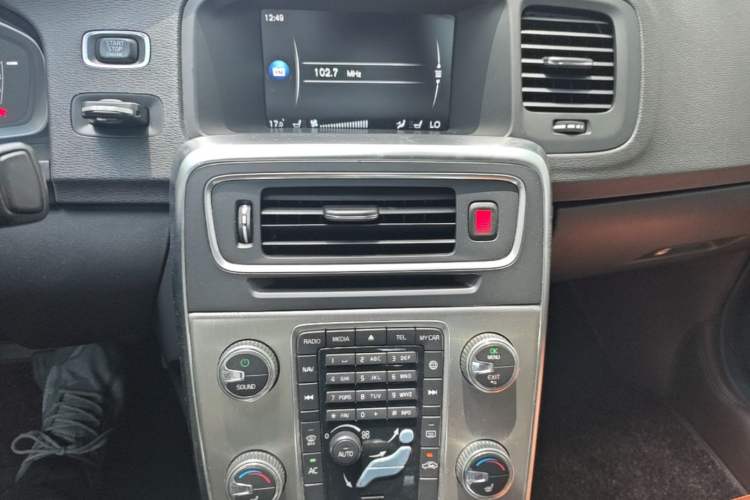 Used Volvo S60 2015 S60L 2.0T Zhiyuan Edition Audio And AC Panel