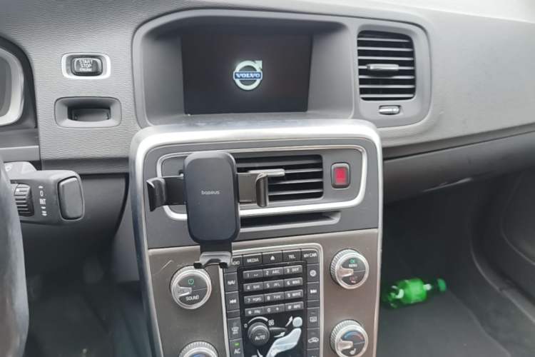 Used Volvo S60 2015 S60L T5 Intelligent Drive Edition Audio And AC Panel