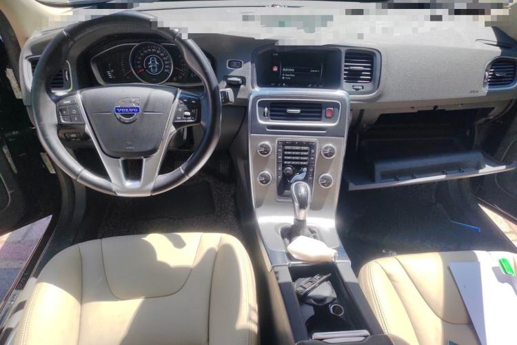 Used Volvo S60 2015 S60L 2.0T Zhiyuan Edition Center Console