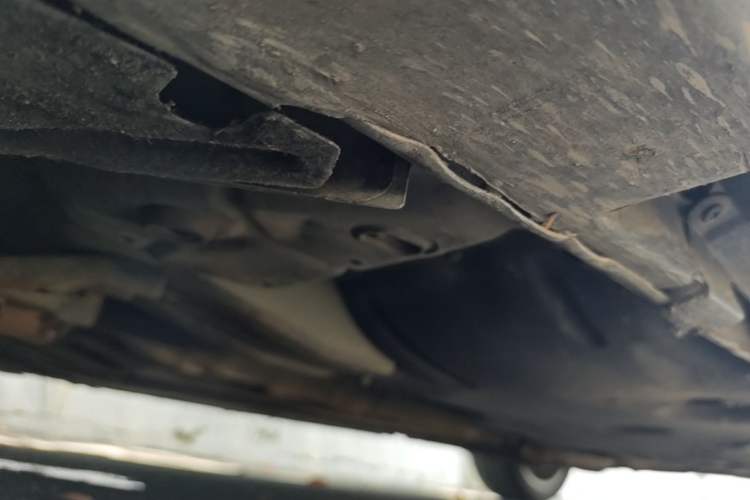 Used Volvo S60 2015 S60L 2.0T Zhiyuan Edition Chassis Front Left