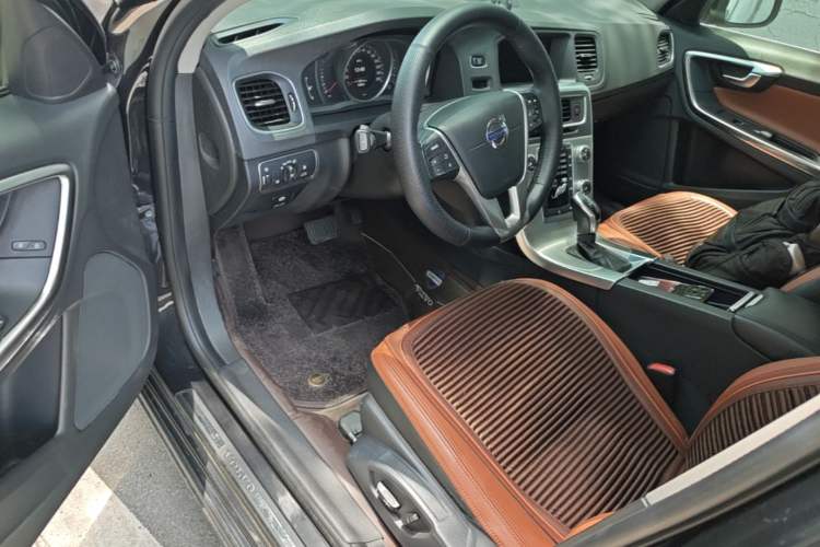 Used Volvo S60 2015 S60L 2.0T Zhiyuan Edition Driver Seat