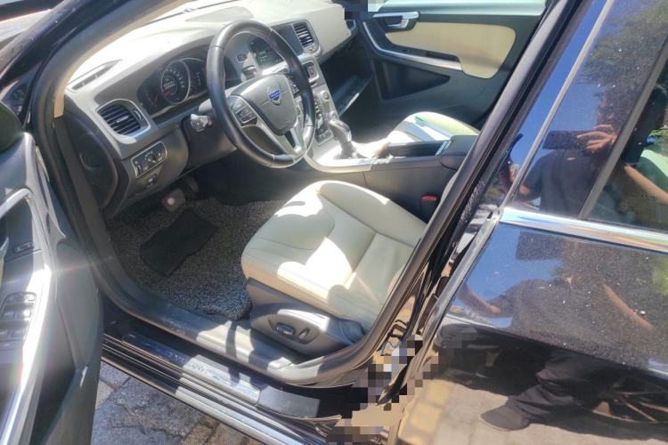 Used Volvo S60 2015 S60L 2.0T Zhiyuan Edition Driver Seat