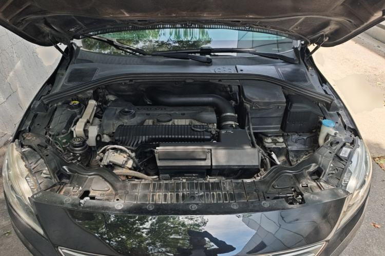 Used Volvo S60 2015 S60L 2.0T Zhiyuan Edition Engine Bay