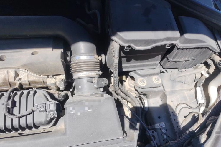 Used Volvo S60 2015 S60L 2.0T Zhiyuan Edition Engine Bay Left