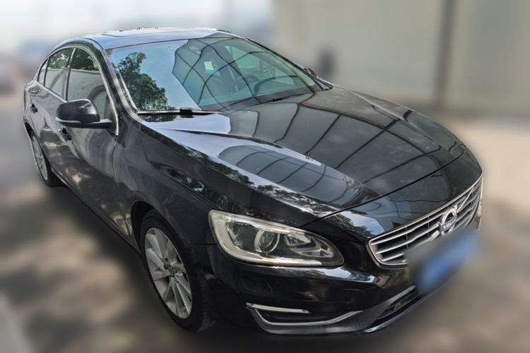Used Volvo S60 2015 S60L 2.0T Zhiyuan Edition Front Right 45 Deg
