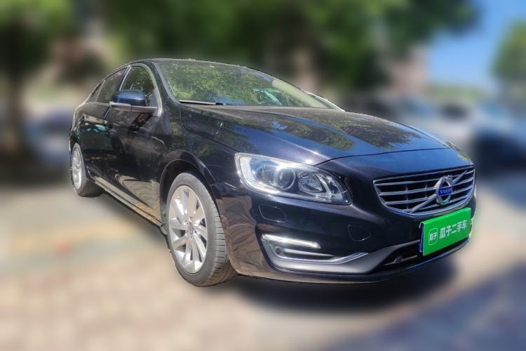 Used Volvo S60 2015 S60L 2.0T Zhiyuan Edition Front Right 45 Deg