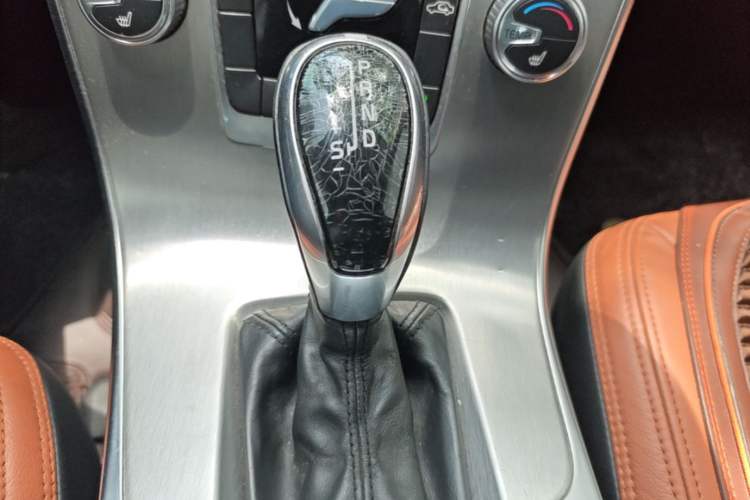Used Volvo S60 2015 S60L 2.0T Zhiyuan Edition Gear Lever