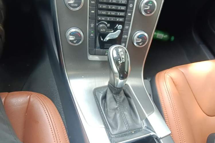 Used Volvo S60 2015 S60L T5 Intelligent Drive Edition Gear Lever