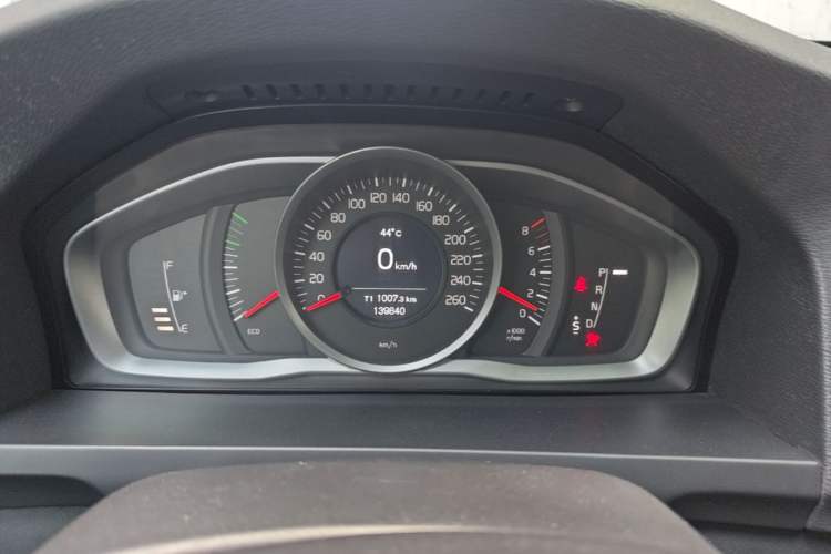 Used Volvo S60 2015 S60L 2.0T Zhiyuan Edition Instrument Cluster