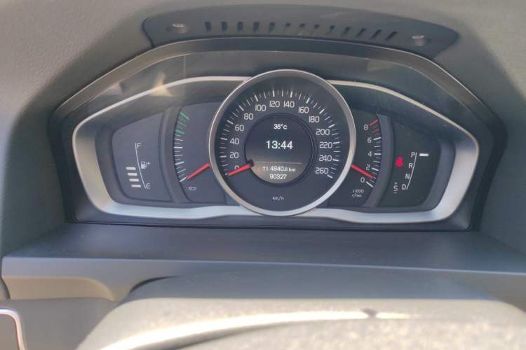 Used Volvo S60 2015 S60L 2.0T Zhiyuan Edition Instrument Cluster