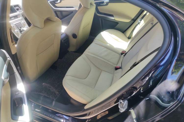 Used Volvo S60 2015 S60L 2.0T Zhiyuan Edition Left Rear Seat