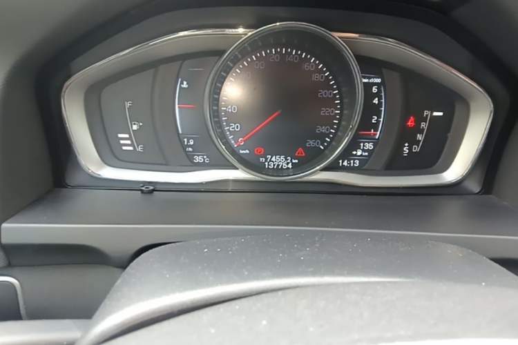 Used Volvo S60 2015 S60L T5 Intelligent Drive Edition Odometer Close Up