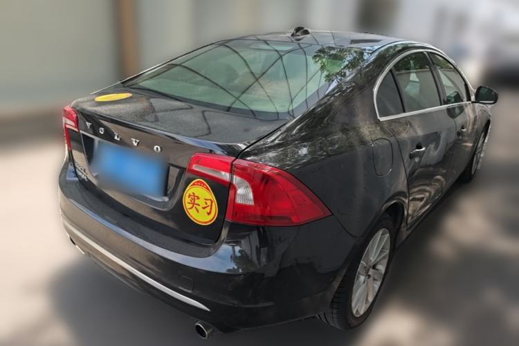 Used Volvo S60 2015 S60L 2.0T Zhiyuan Edition Rear Right 45 Deg