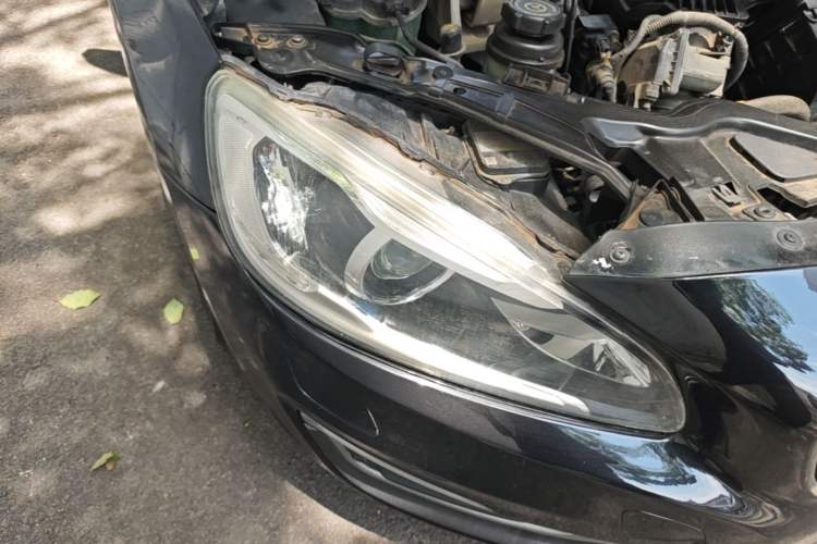 Used Volvo S60 2015 S60L 2.0T Zhiyuan Edition Right Front Headlight