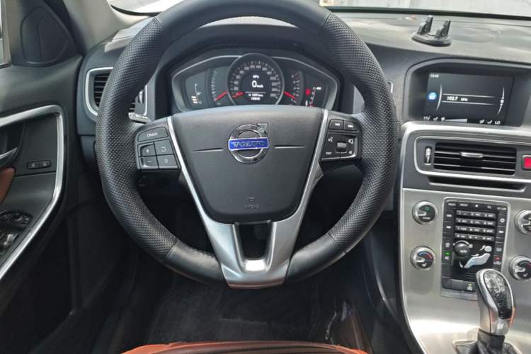 Used Volvo S60 2015 S60L 2.0T Zhiyuan Edition Steering Wheel
