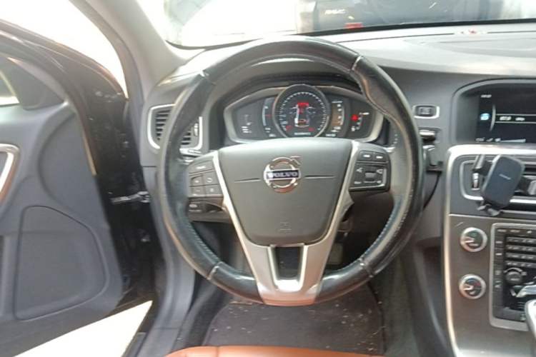 Used Volvo S60 2015 S60L T5 Intelligent Drive Edition Steering Wheel