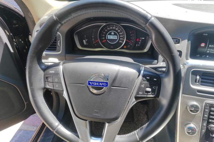 Used Volvo S60 2015 S60L 2.0T Zhiyuan Edition Steering Wheel