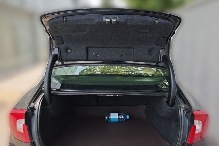 Used Volvo S60 2015 S60L 2.0T Zhiyuan Edition Trunk