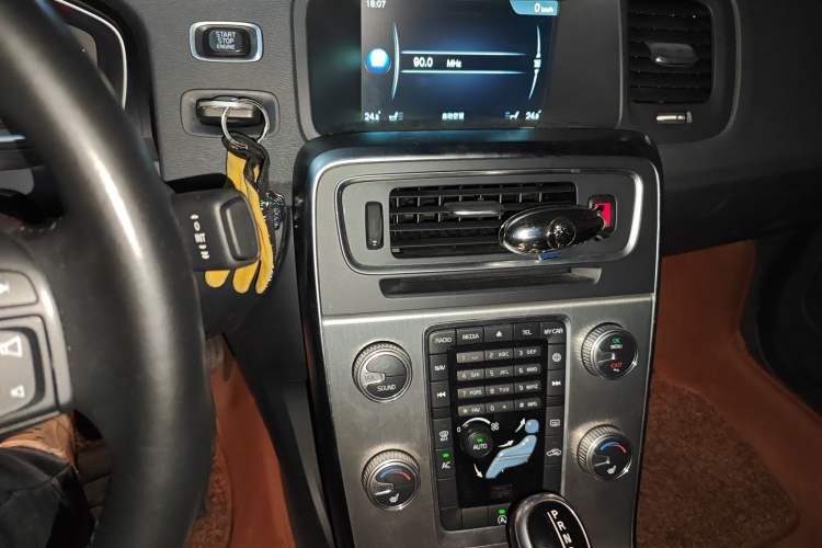 Used Volvo S60 2015 S60L 2.0T Zhiyuan Edition Audio And AC Panel