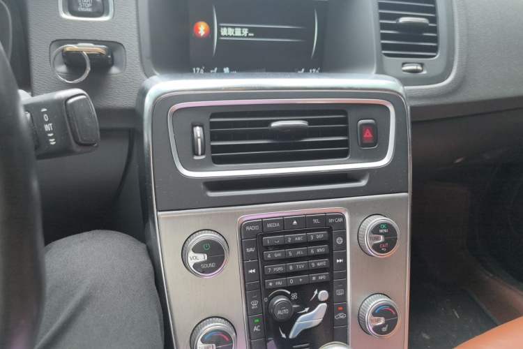 Used Volvo S60 2015 S60L 2.0T Zhiyuan Edition Audio And AC Panel