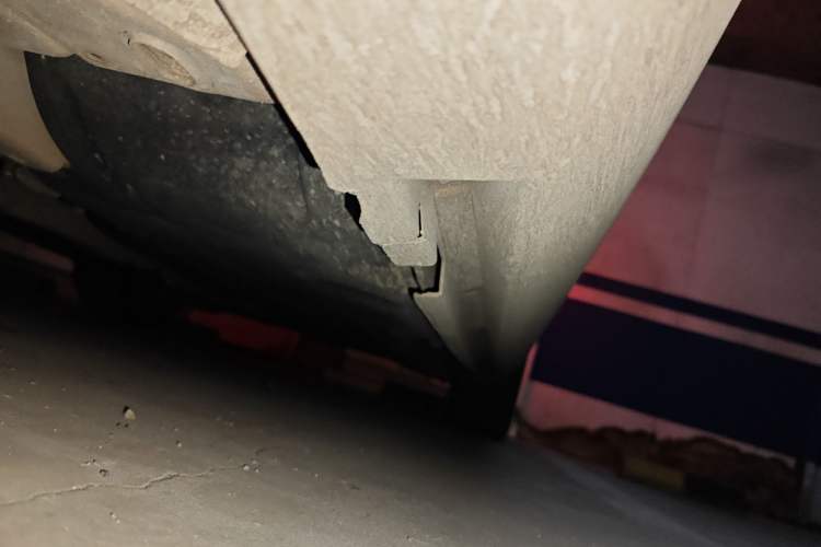 Used Volvo S60 2015 S60L 2.0T Zhiyuan Edition Chassis Front Left