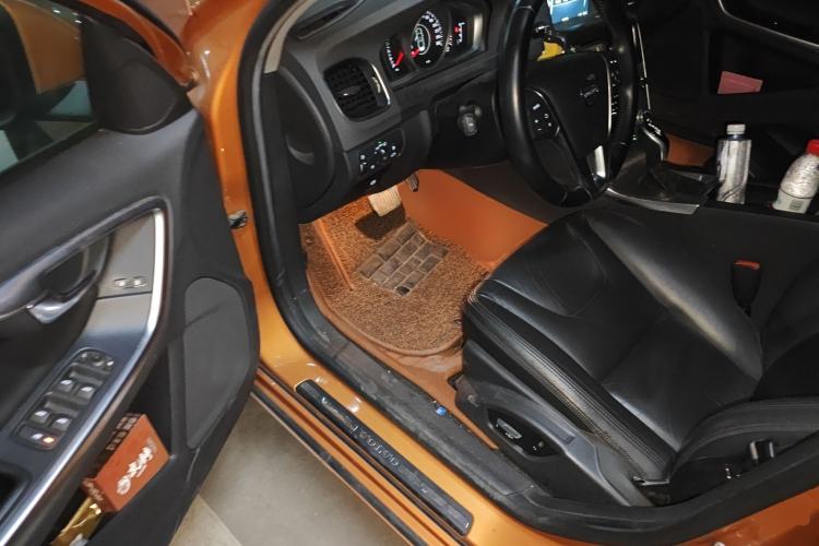 Used Volvo S60 2015 S60L 2.0T Zhiyuan Edition Driver Seat