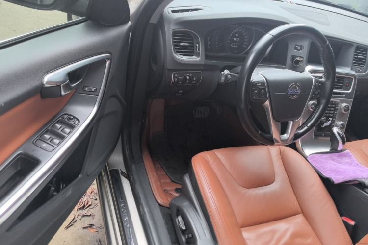 Used Volvo S60 2015 S60L 2.0T Zhiyuan Edition Driver Seat