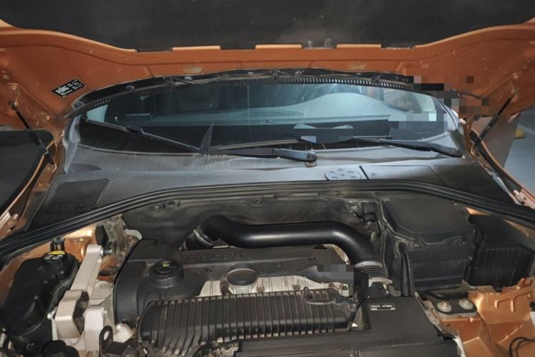 Used Volvo S60 2015 S60L 2.0T Zhiyuan Edition Engine Bay