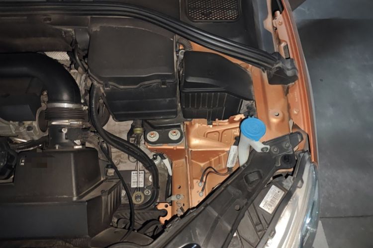 Used Volvo S60 2015 S60L 2.0T Zhiyuan Edition Engine Bay Left