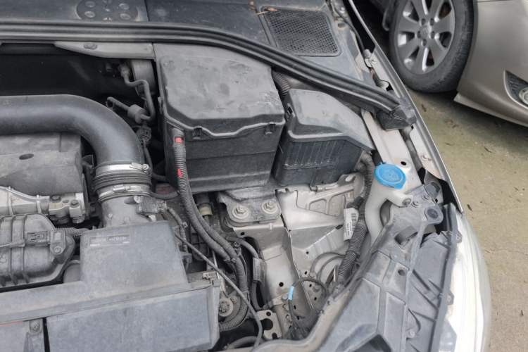 Used Volvo S60 2015 S60L 2.0T Zhiyuan Edition Engine Bay Left