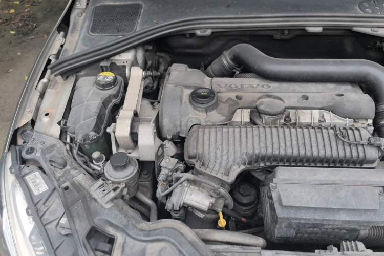 Used Volvo S60 2015 S60L 2.0T Zhiyuan Edition Engine Bay Right