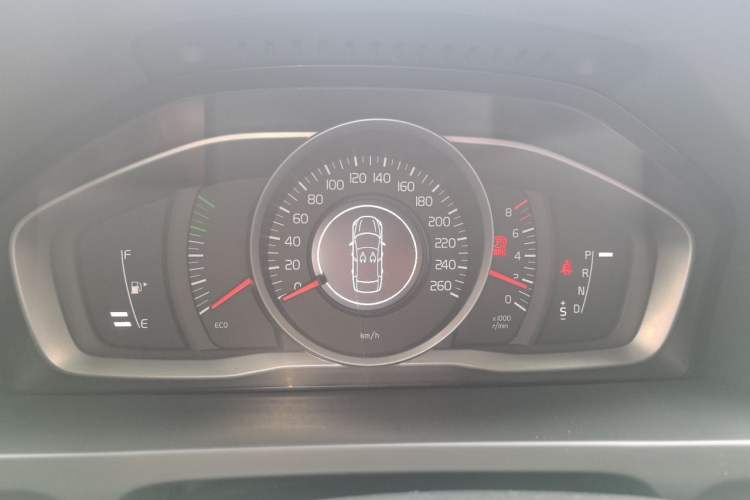 Used Volvo S60 2015 S60L 2.0T Zhiyuan Edition Instrument Cluster