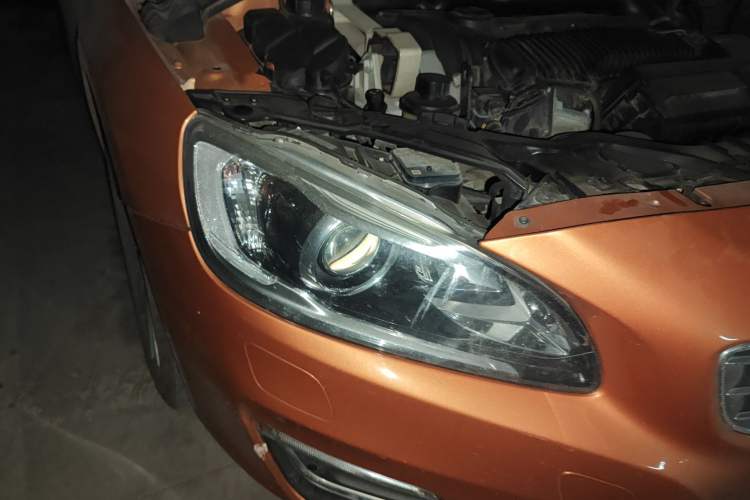 Used Volvo S60 2015 S60L 2.0T Zhiyuan Edition Right Front Headlight
