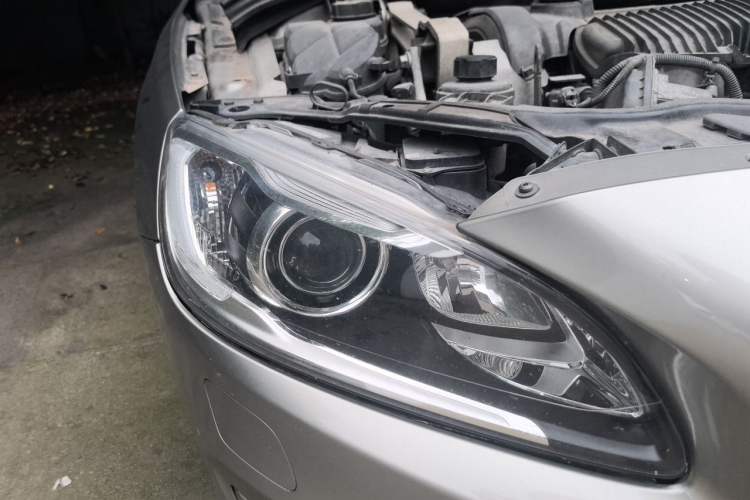 Used Volvo S60 2015 S60L 2.0T Zhiyuan Edition Right Front Headlight