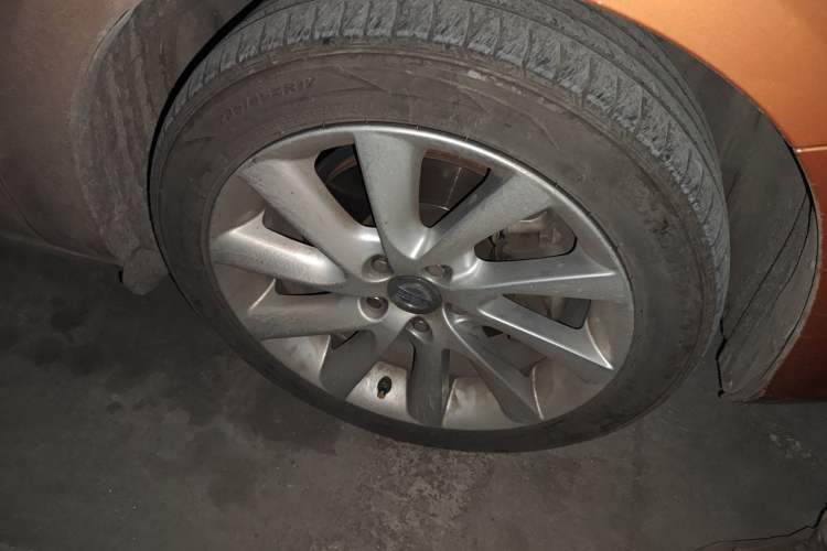 Used Volvo S60 2015 S60L 2.0T Zhiyuan Edition Right Front Wheel Hub