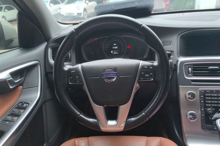 Used Volvo S60 2015 S60L 2.0T Zhiyuan Edition Steering Wheel