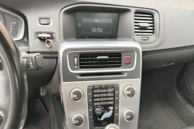 Used Volvo S60 2015 S60L 2.0T Smart Drive Edition Audio And AC Panel