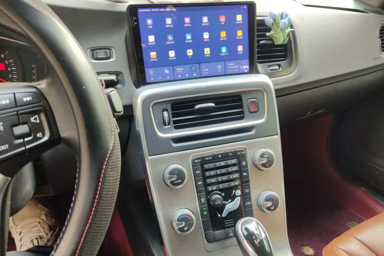 Used Volvo S60 2015 S60L 2.0T Zhiyuan Edition Audio And AC Panel