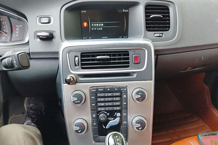 Used Volvo S60 2015 S60L 2.0T Zhiyuan Edition Audio And AC Panel