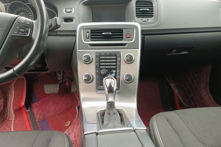 Used Volvo S60 2015 S60L 2.0T Smart Drive Edition Audio And AC Panel