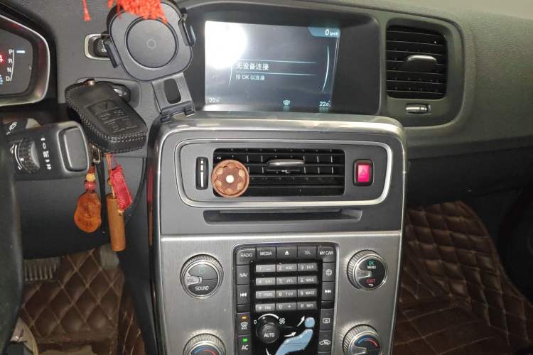 Used Volvo S60 2015 S60L 2.0T Smart Drive Edition Audio And AC Panel