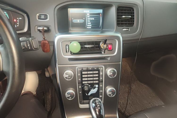 Used Volvo S60 2015 S60L T5 Intelligent Drive Edition Audio And AC Panel