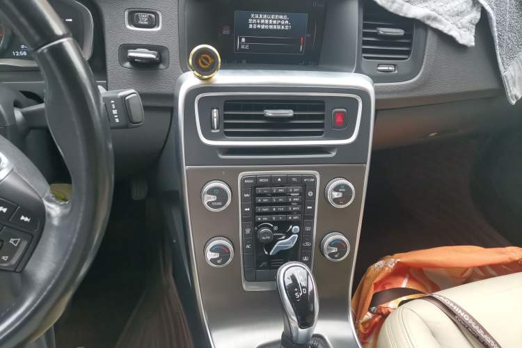 Used Volvo S60 2015 S60L T5 Intelligent Drive Edition Audio And AC Panel