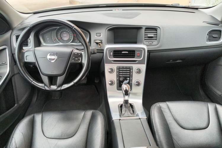 Used Volvo S60 2015 S60L 2.0T Smart Drive Edition Center Console